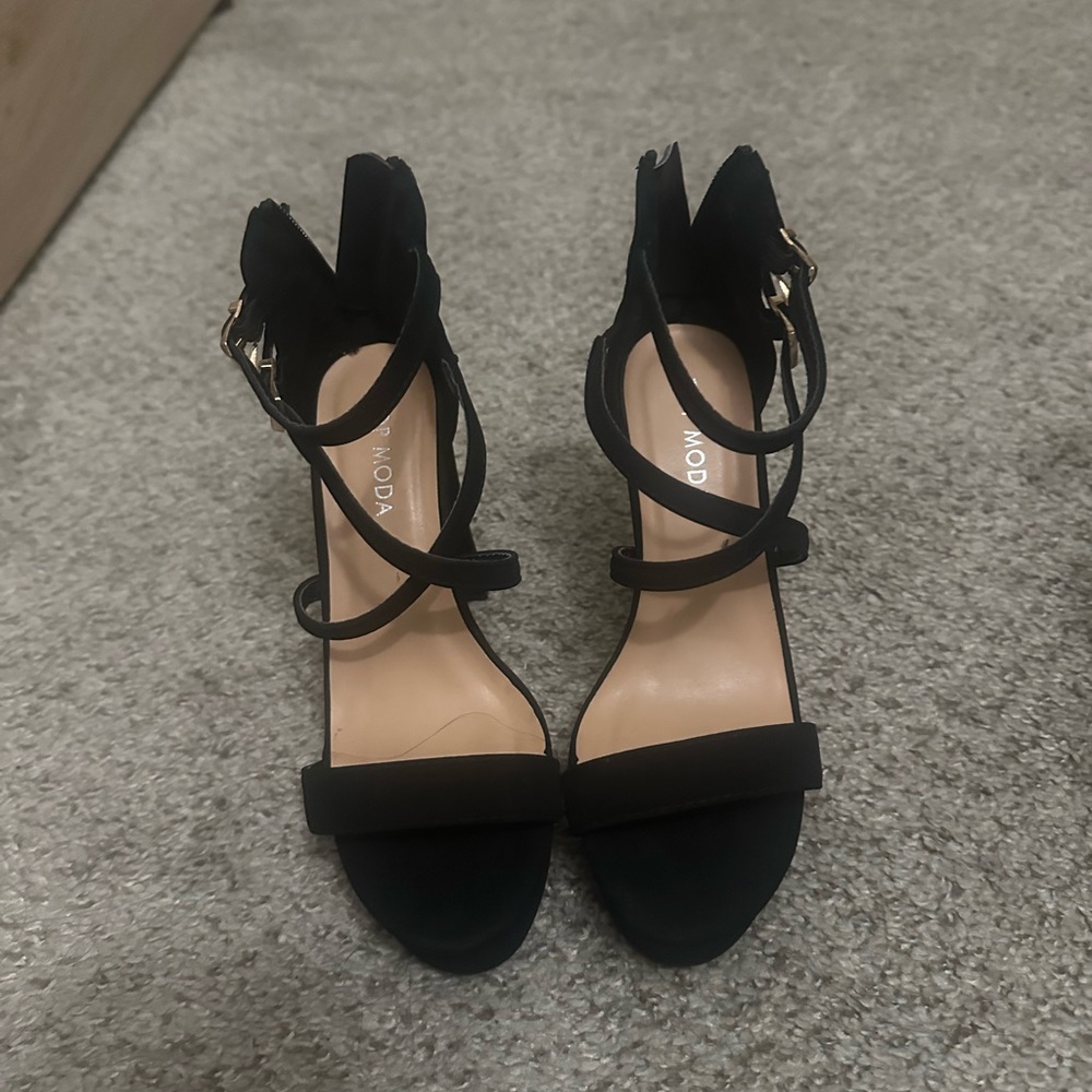 Moda Black Suede Crisscross Ankle Strap Heels